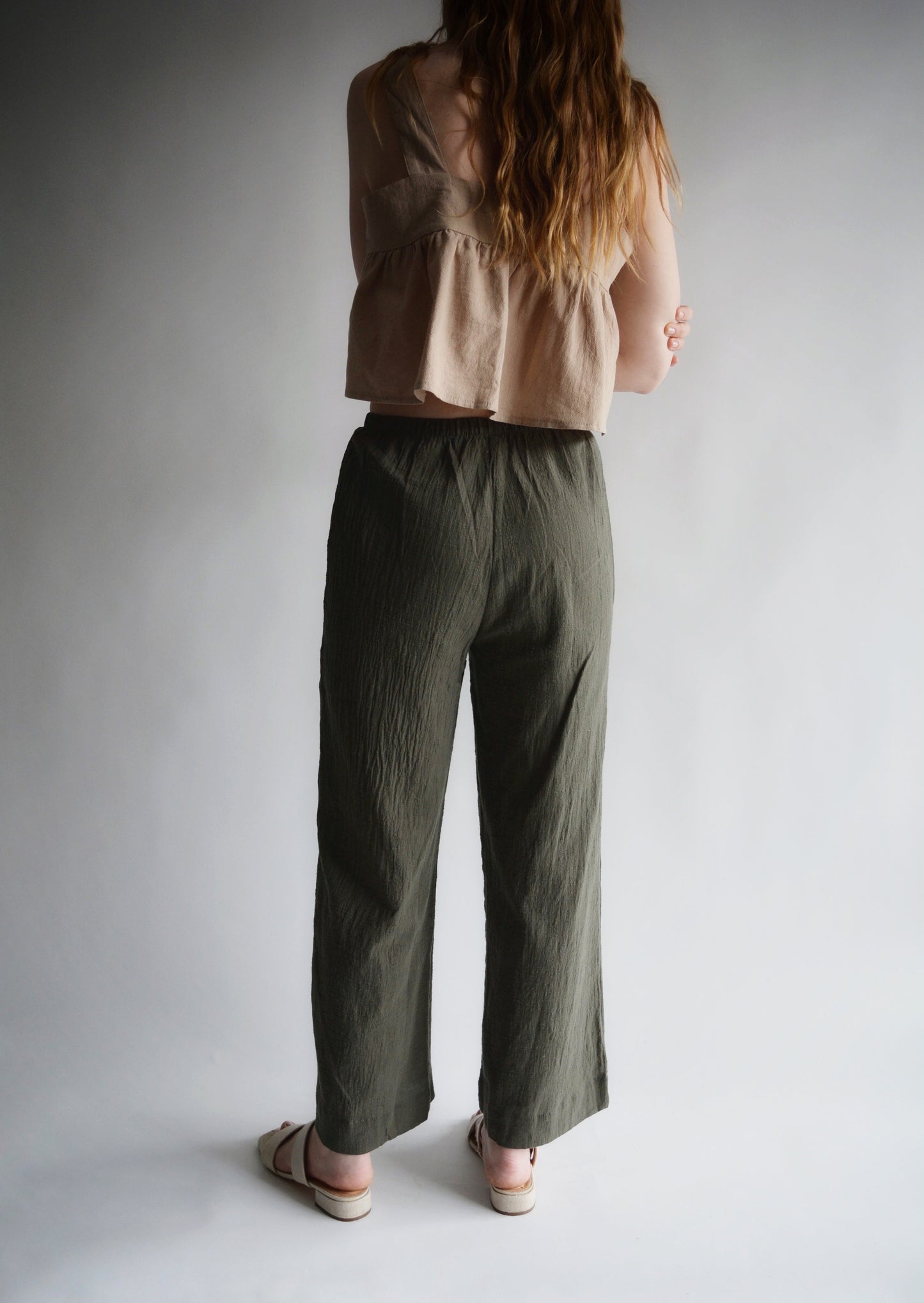 Two-Piece Set: Top and Pants in Dark Emerald color