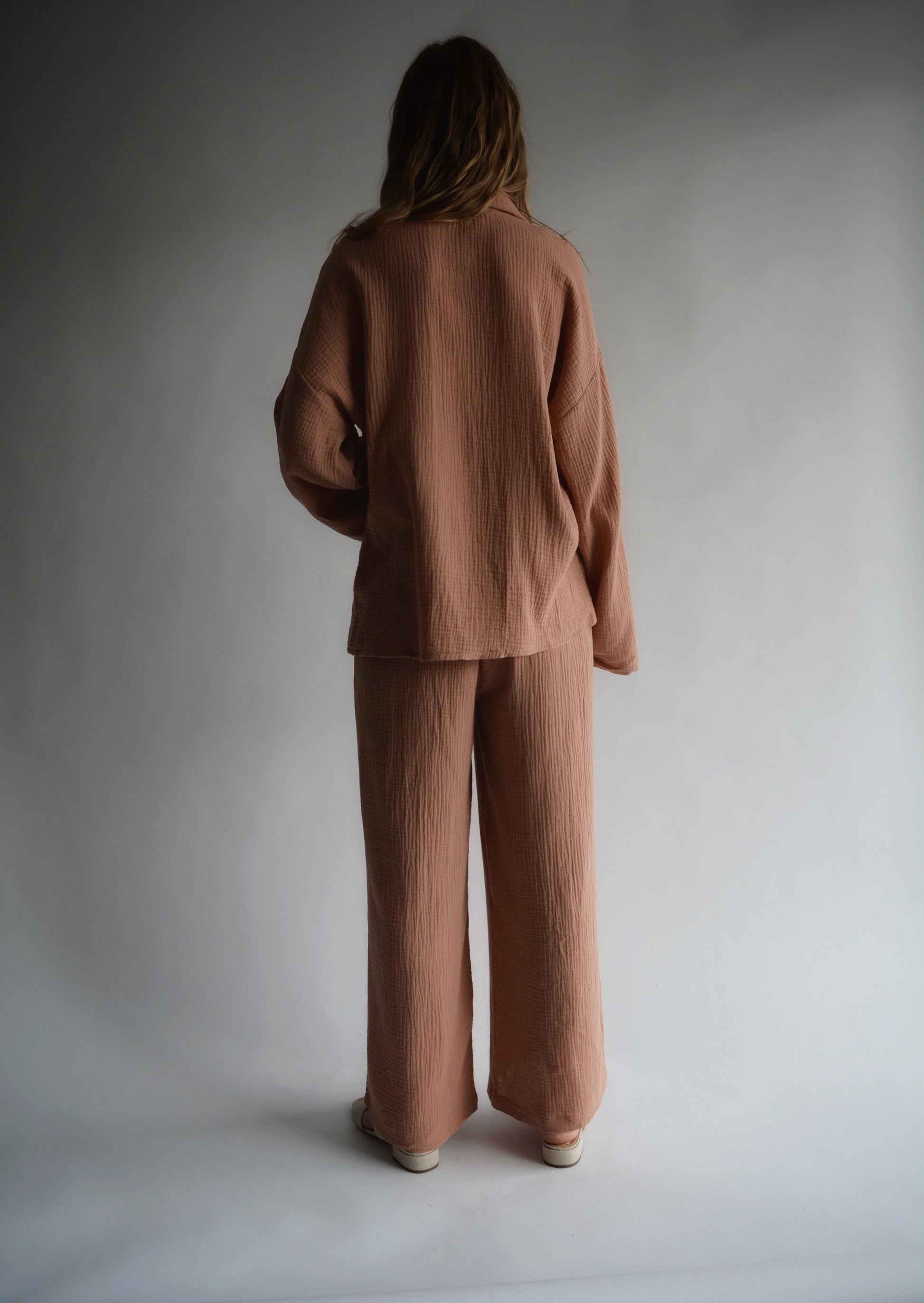 Two-Piece Set: Shirt and Pants in Blush Brown color Cotton Muslin