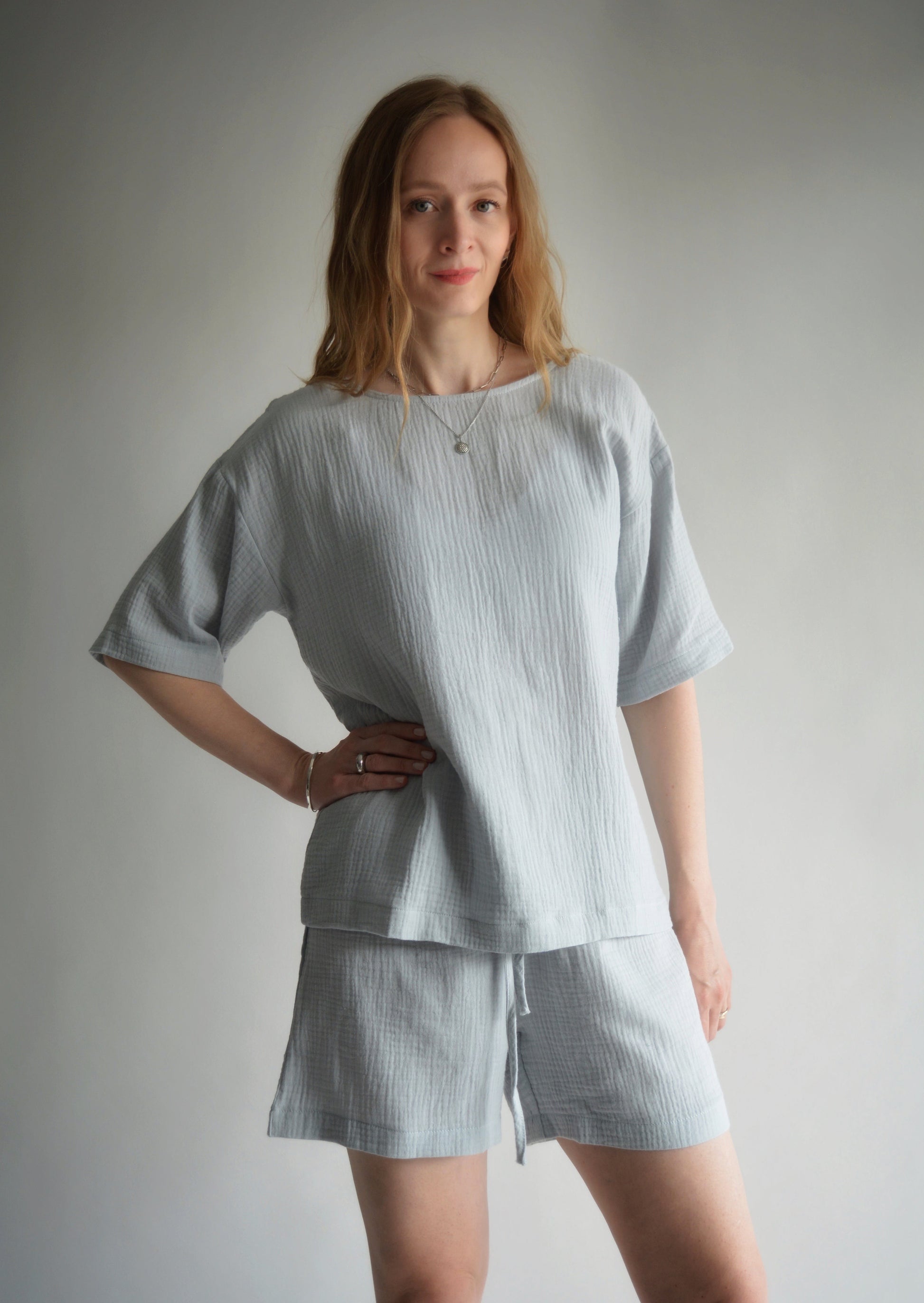 Two-Piece Set: Cotton Muslin T-Shirt and Shorts in Silvery Dawn