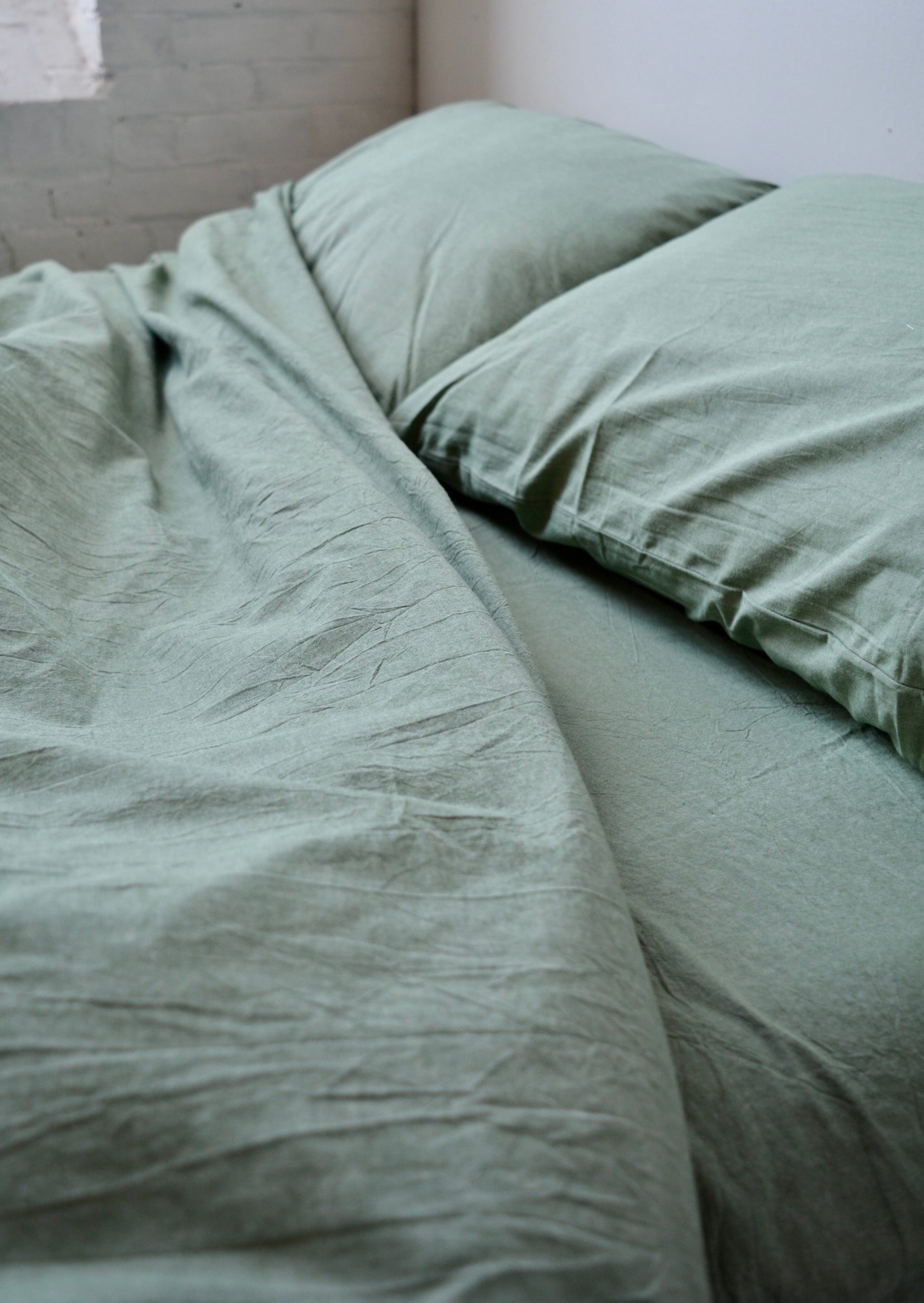Fitted Sheets, King size in Verdant Valley Green  color