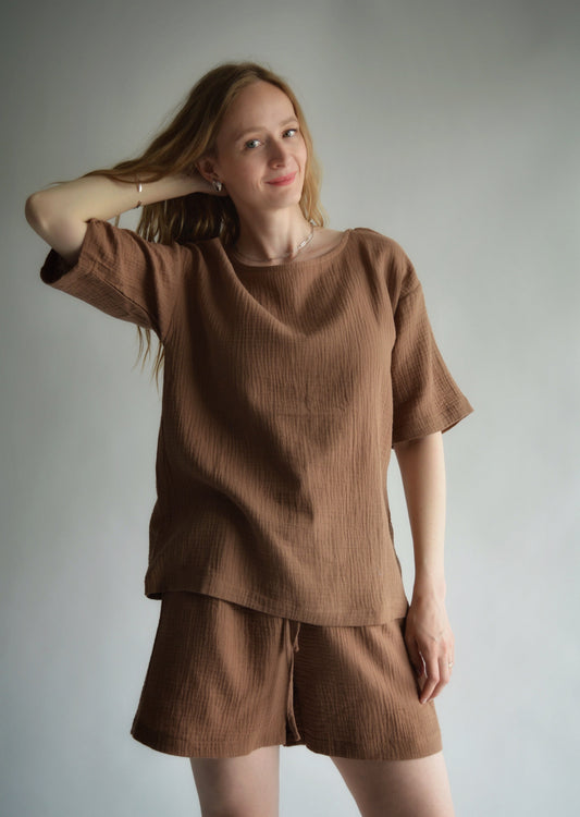 Two-Piece Set: Cotton T-Shirt and Shorts in Chestnut Elegance