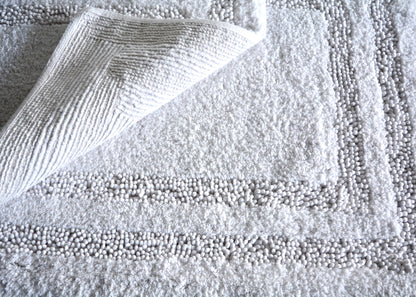 Luxury Cotton Bath Rugs Set of 2 in Silver White color